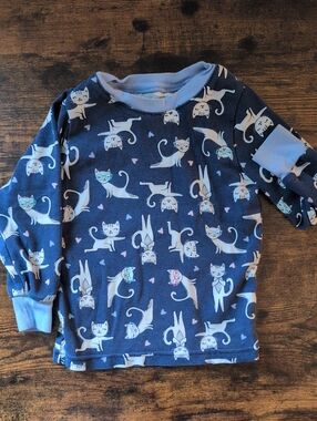 5/$25 Kirkland Signature Navy Blue Long-Sleeve Cat Print Top 3T